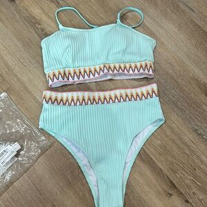 NWT lilosy ribbed contrast high waisted tummy control bikini set. Stretchy